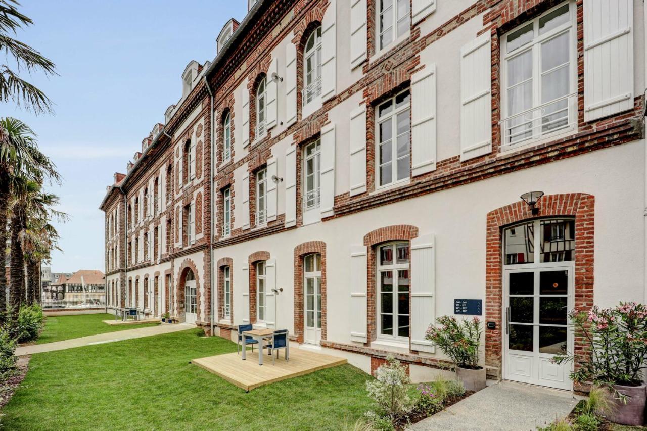 Residence Pierre & Vacances Premium Presqu'Ile De La Touques Deauville Exterior photo The Institut universitaire de technologie