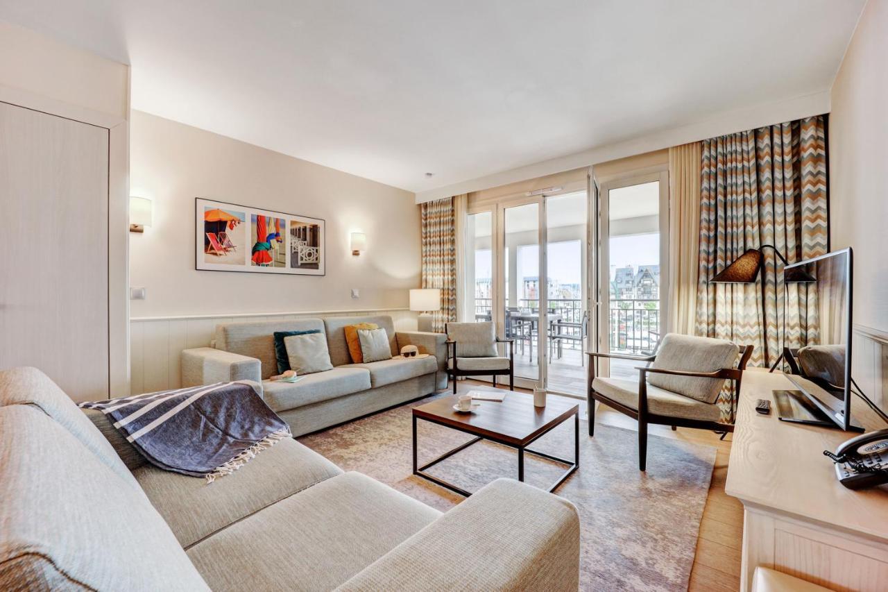 Residence Pierre & Vacances Premium Presqu'Ile De La Touques Deauville Exterior photo A living room in a typical apartment