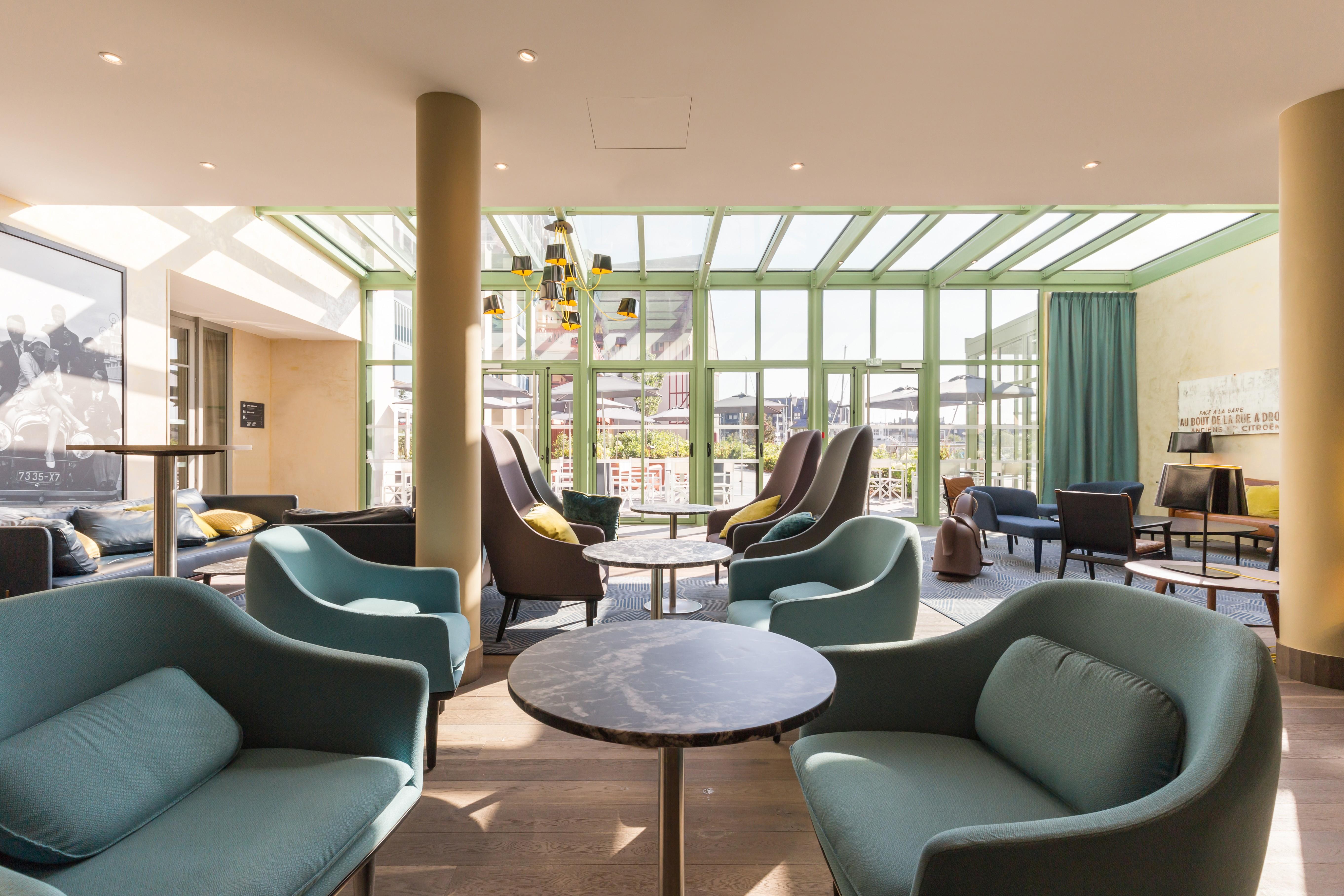 Residence Pierre & Vacances Premium Presqu'Ile De La Touques Deauville Exterior photo The lounge at the station