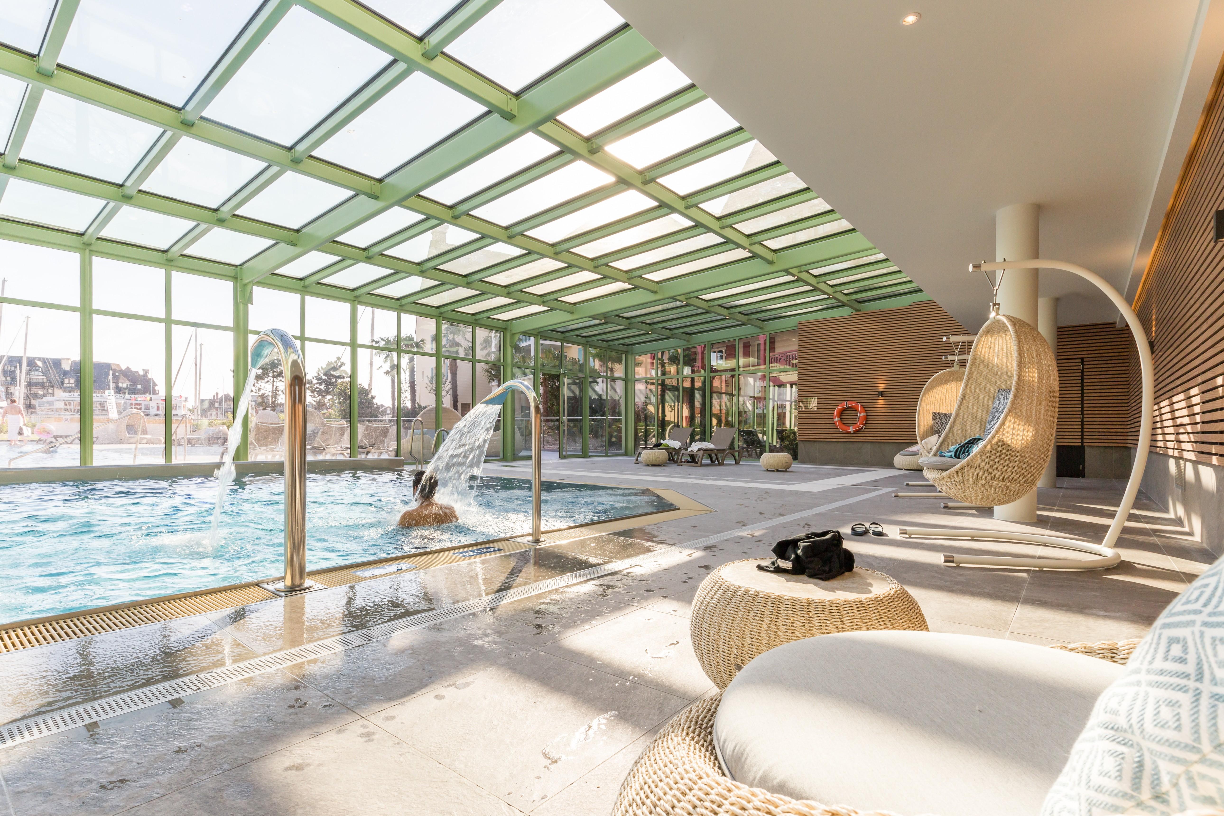 Residence Pierre & Vacances Premium Presqu'Ile De La Touques Deauville Exterior photo The pool at the 100 East 53rd Street building
