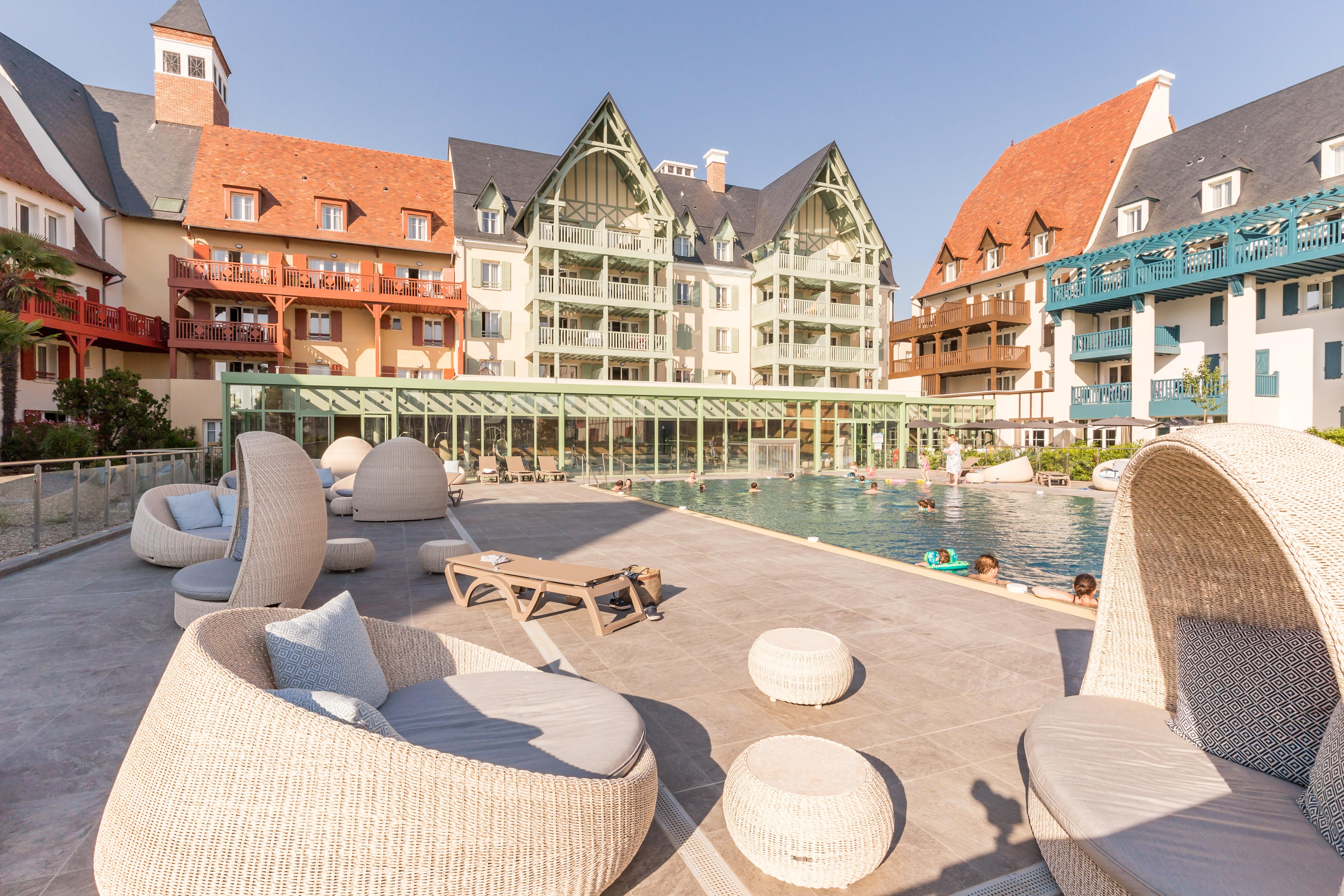 Residence Pierre & Vacances Premium Presqu'Ile De La Touques Deauville Exterior photo The swimming pool at the Hotel