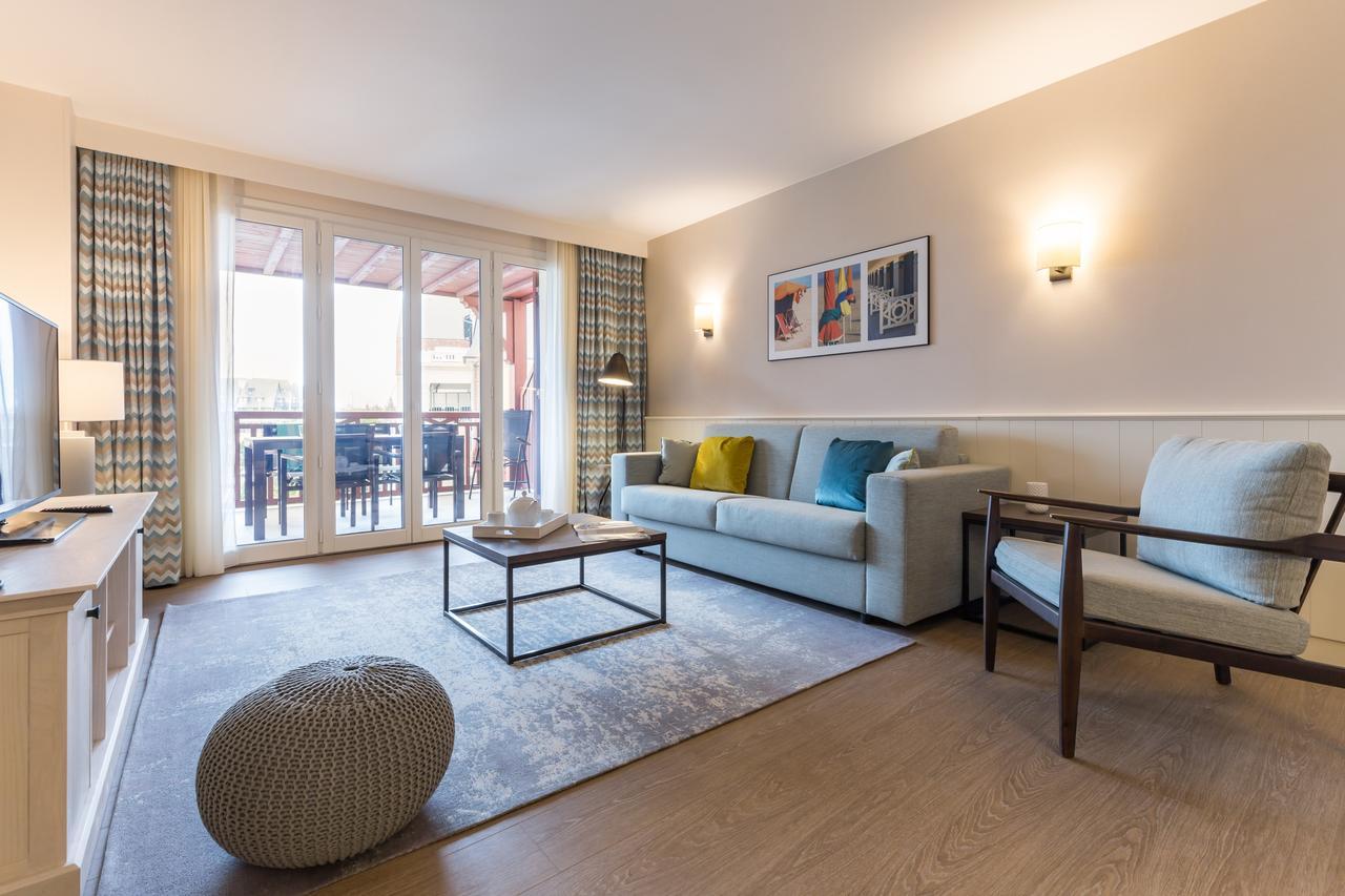 Residence Pierre & Vacances Premium Presqu'Ile De La Touques Deauville Exterior photo Living room